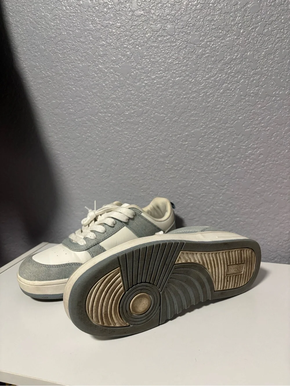 Casual women’s Low-Top Sneakers in white and blue